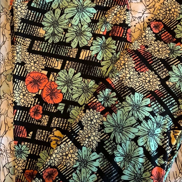LuLaRoe Pants - Gorgeous Floral Tall and Curvy Lularoe Leggings